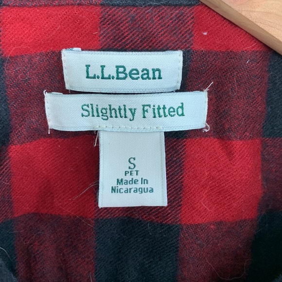 L.L. Bean Flannel Button Down Red Slightly Fitted Blouse size Small Petite - Picture 2 of 5